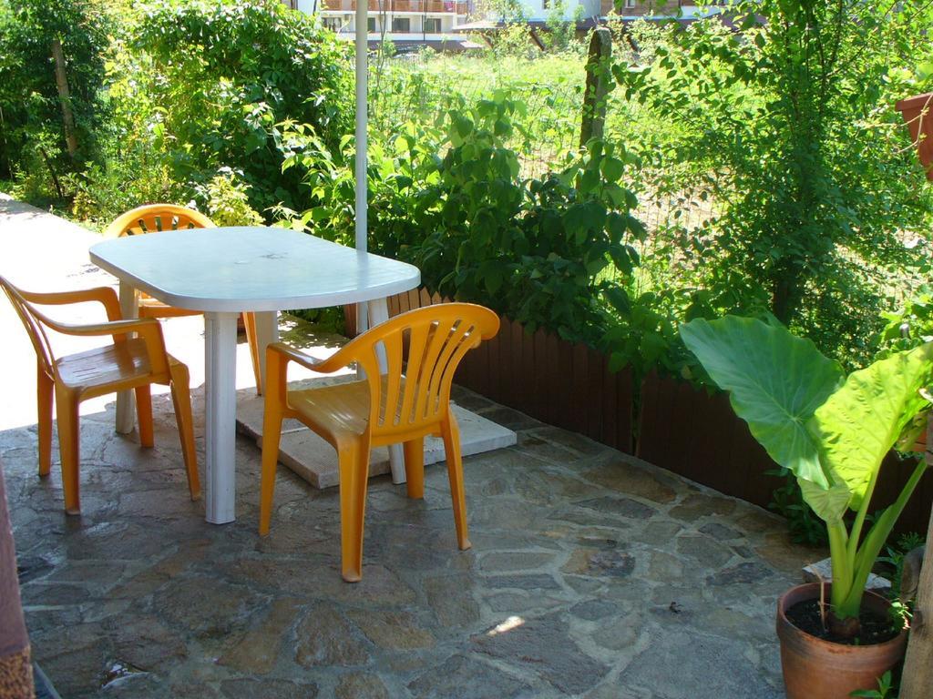 Zora Guest House Primorsko Zewnętrze zdjęcie